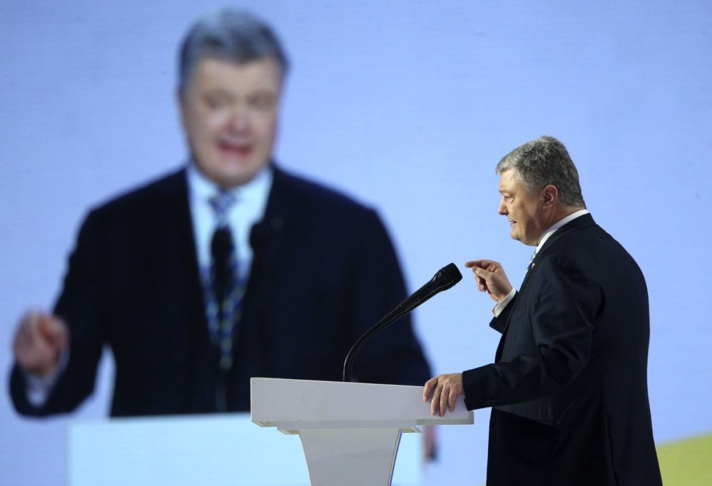 Записати бажання Путіна на блокнот чи стати на коліна – Порошенко розкритикував прихильників миру на умовах Росії