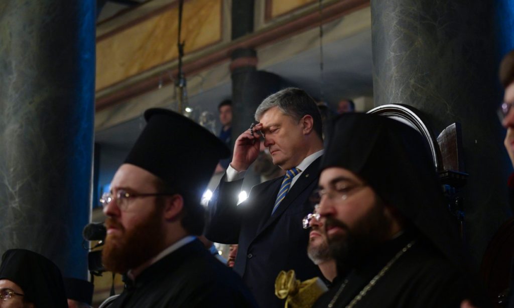 Ваша Всесвятость, эти аплодисменты сейчас звучат по всему миру. Благодарю вас за вашу веру, за вашу любовь к Украине — Порошенко обратился к Варфоломею