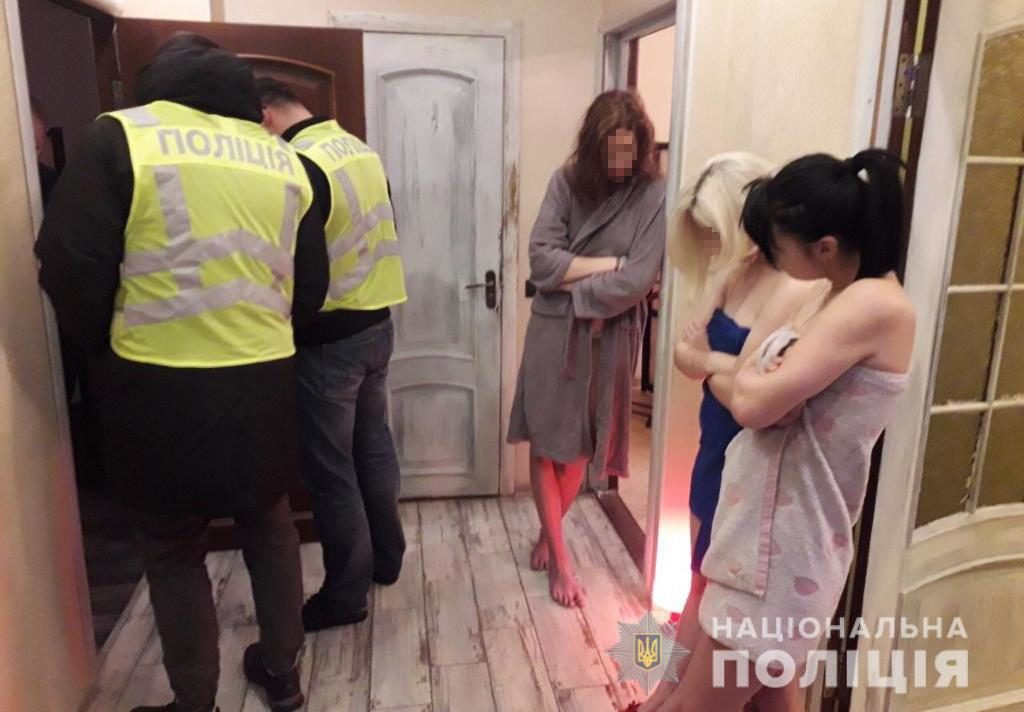 Бордель під виглядом масажного салону викрили у Києві