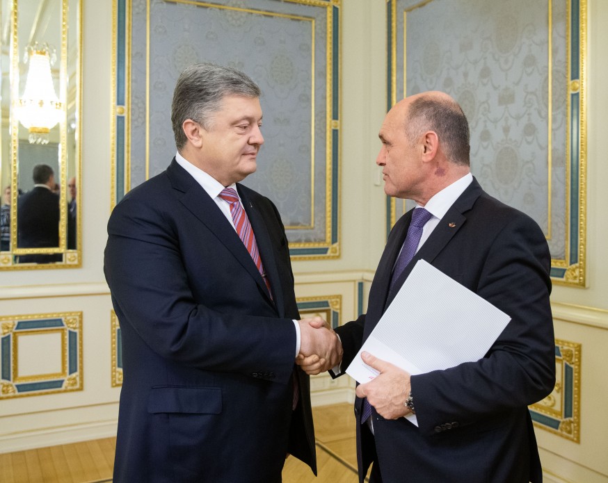 Порошенко обсудил с президентом Нацсовета Австрии агрессию России в Азовском море