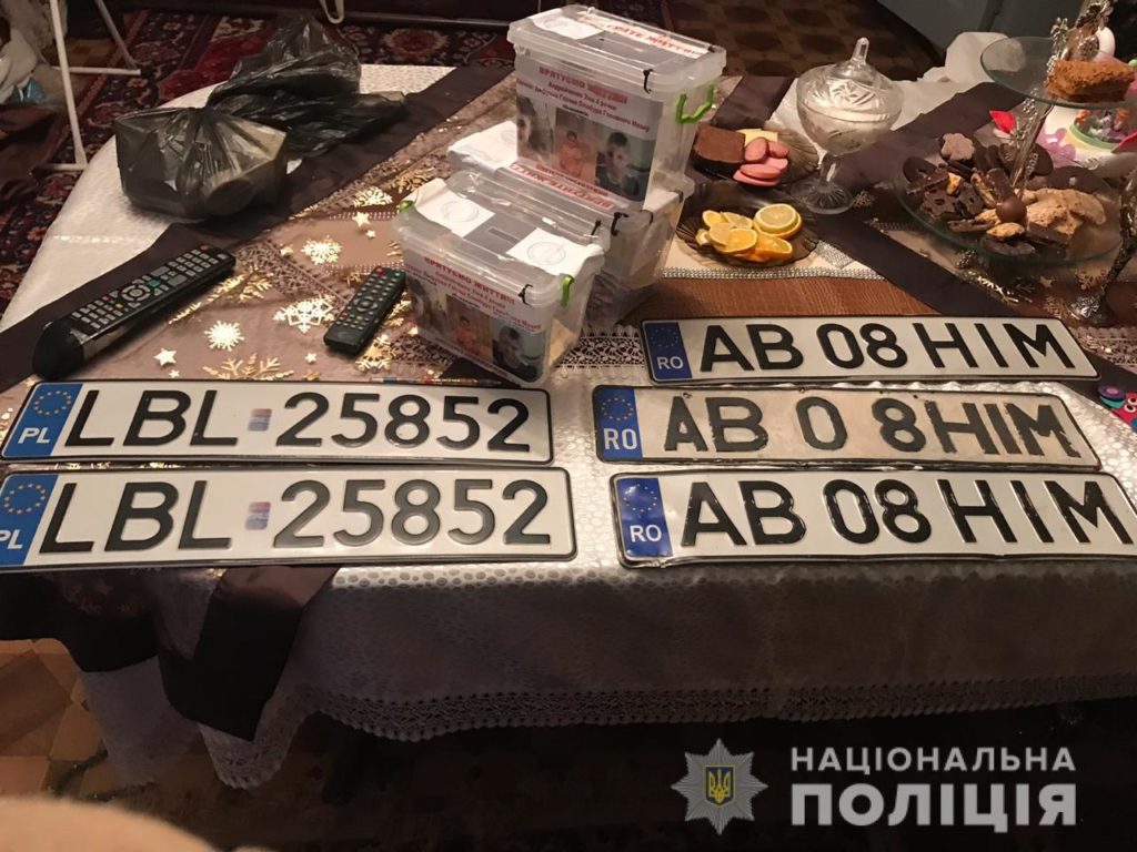У Львові дідусь та бабуся збували наркотики