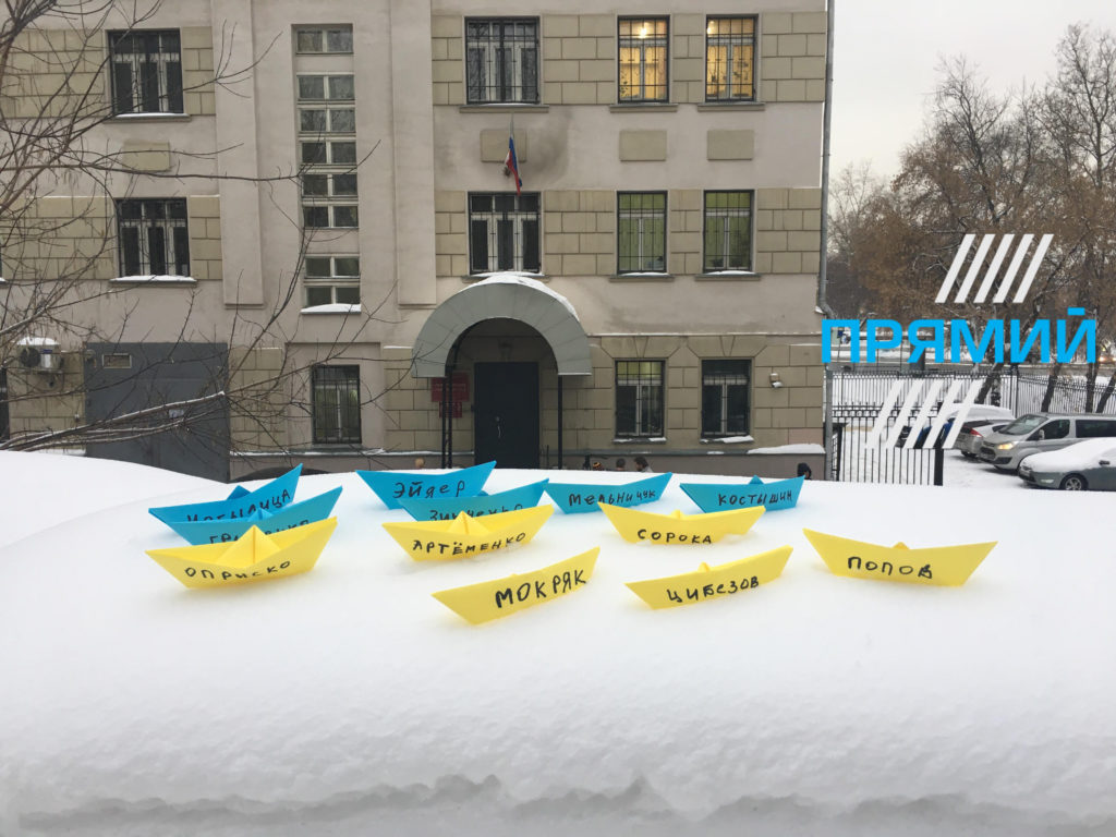 Украинские корабли уже в Москве — российские активисты создали инсталляцию в поддержку военнопленных моряков