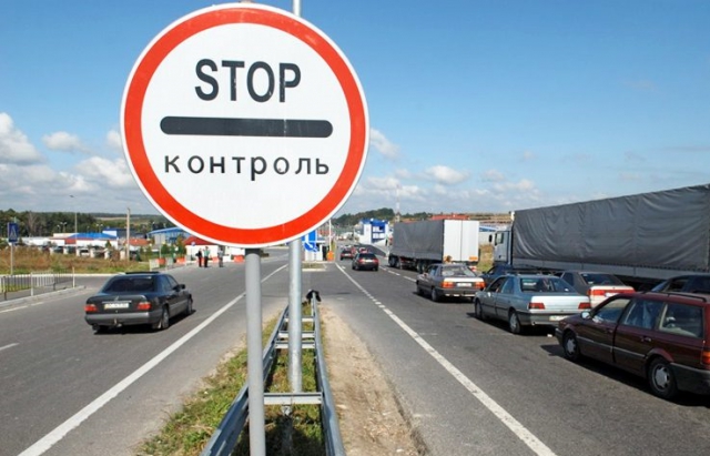 На кордоні з Польщею припинено оформлення вантажівок на трьох КПП: перелік і час