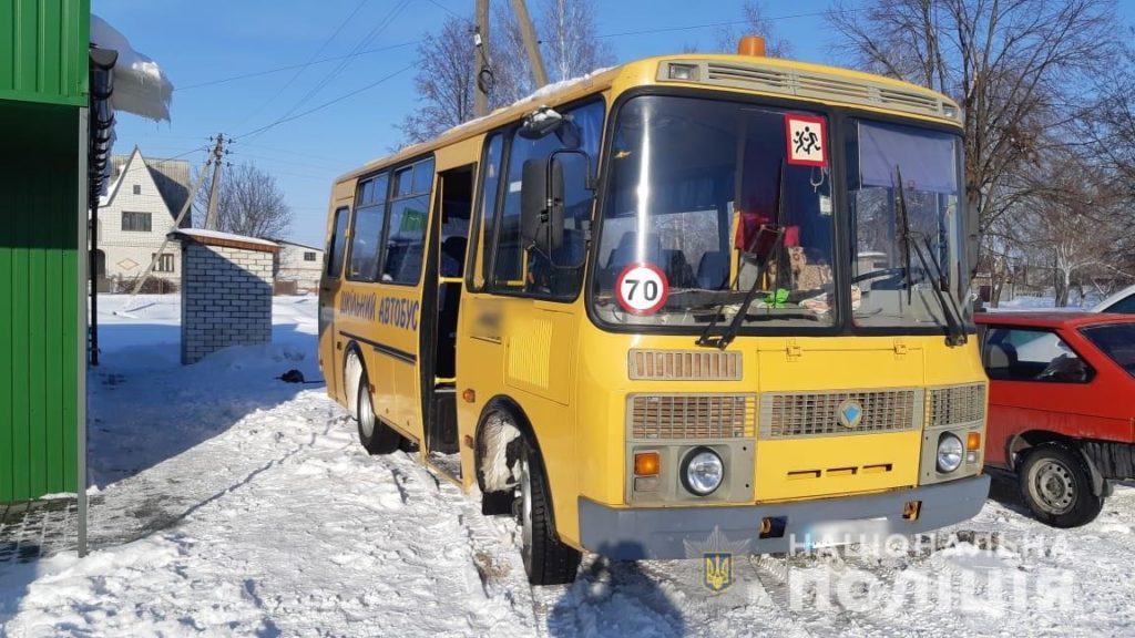 Масове отруєння у шкільному автобусі: на Київщині госпіталізовано 12 дітей