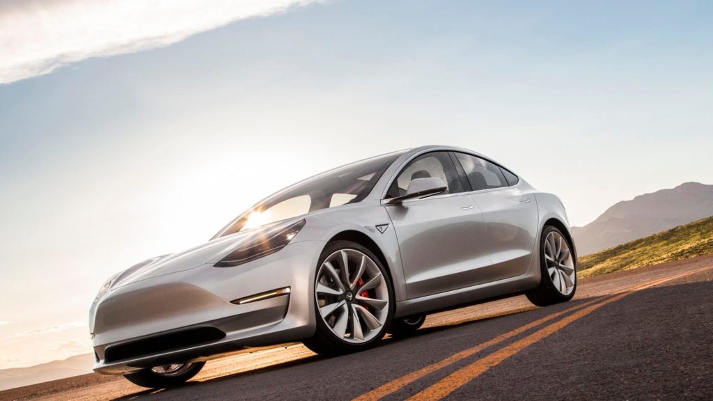 500 кілометрів на одній зарядці: Tesla незабаром розпочне поставки Model 3 до Європи