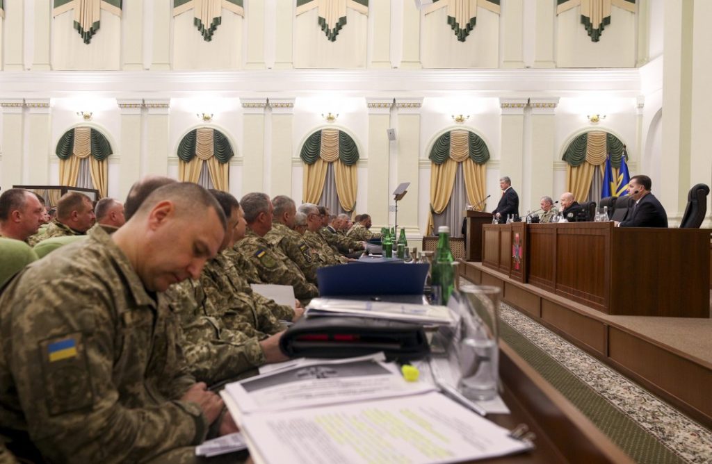 Росія не відмовилася від можливості досягти своїх цілей в Україні збройним шляхом – Порошенко