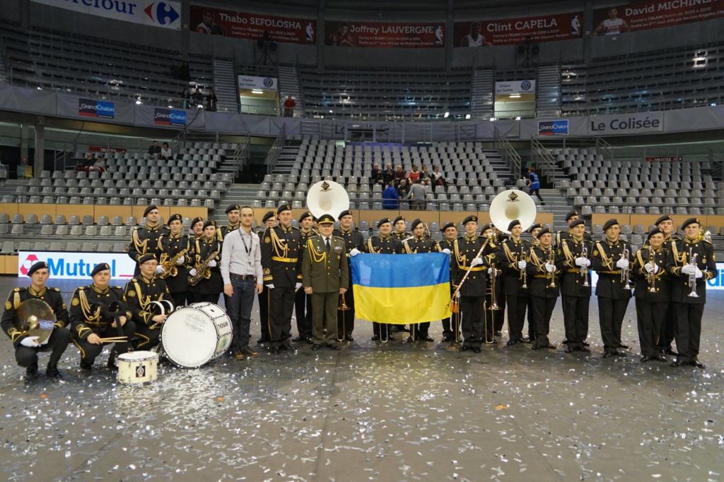Українські військові музиканти виступили на фестивалі у Франції: яскраві фото