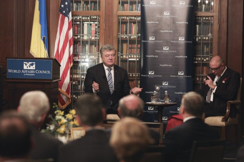 Кожен українець цінує, що США пліч-о-пліч з нами – Порошенко