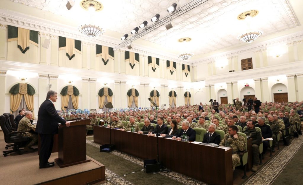 Українська армія поступово переходить до стандартів НАТО – Порошенко