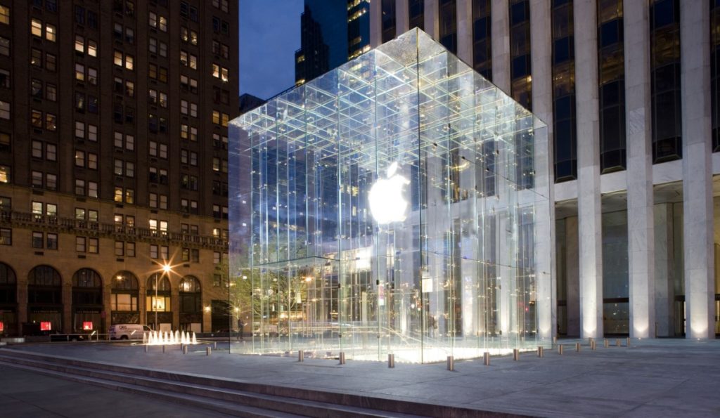 На Apple подали в суд за прослушивание пользователей
