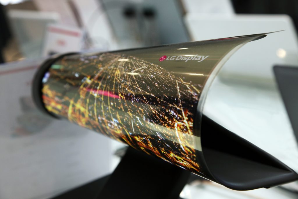 LG вирішила почекати з випуском складного смартфона з гнучким екраном