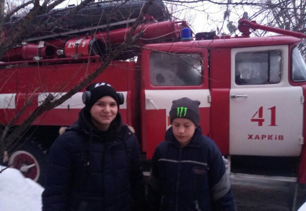 На Харківщині двоє дітей потрапили у пастку на замерзлому озері