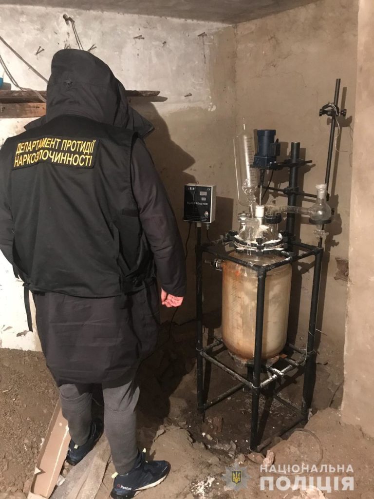 Потужна нарколабораторія на Полтавщині: правоохоронці вилучили метадону майже на 35 млн гривень