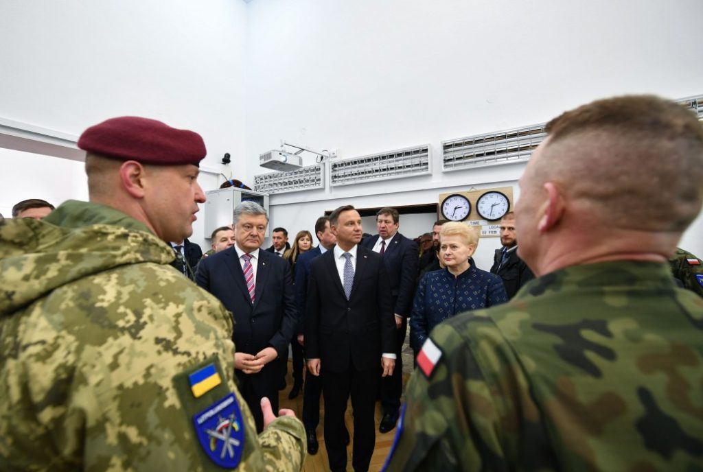 Порошенко з лідерами Польщі та Литви відвідали спільну бригаду імені Костянтина Острозького