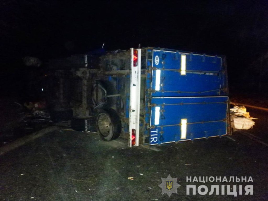 На Житомирщині трапилась масштабна ДТП та участі трьох фур, є потстраждалі