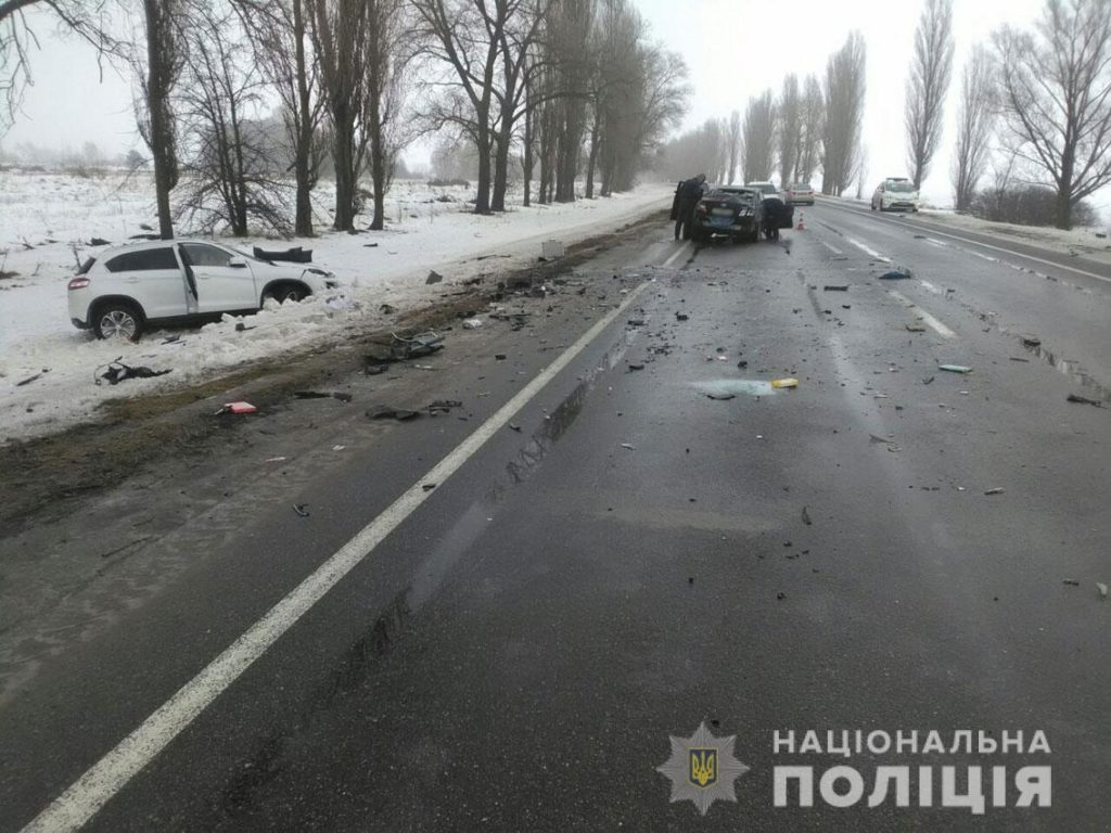 На Чернігівщині зіткнулись два автомобіля: семеро постраждалих