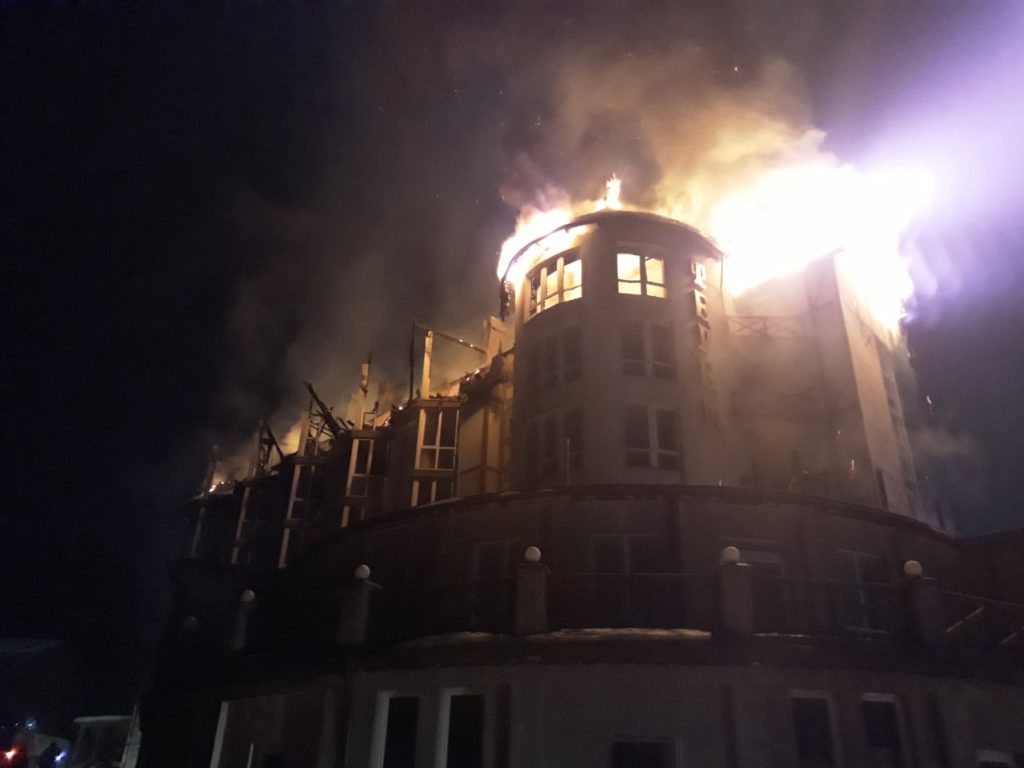 На гірськолижному курорті Львівщини згорів готель
