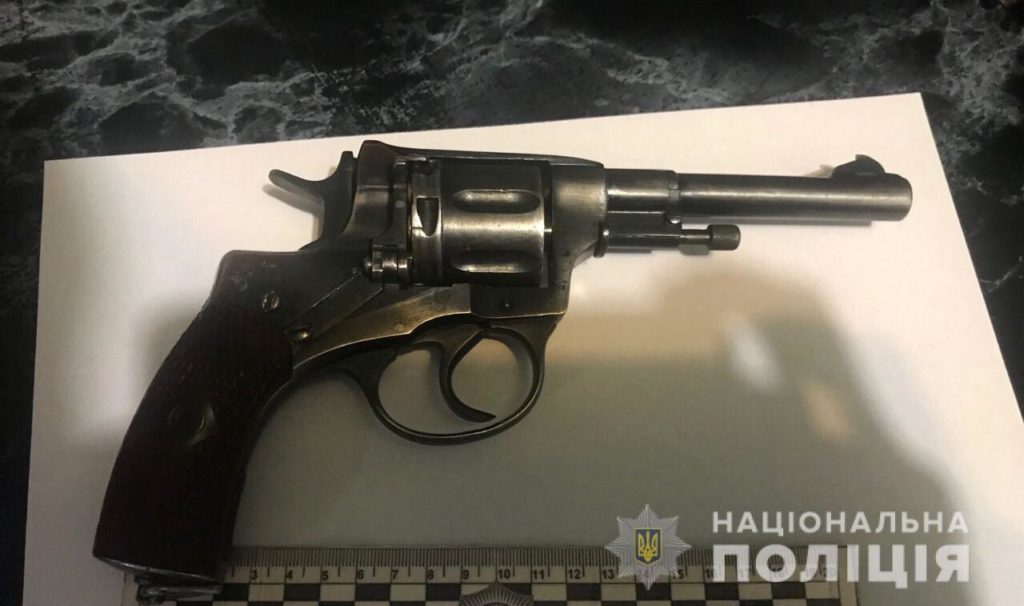 Стрілянина в електропотязі: на Київщині чоловік намагався вгамувати п’яних пасажирів