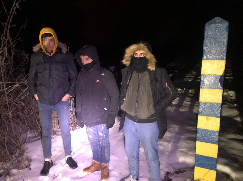У Закарпатській області правоохоронці затримали трьох нелегальних мігрантів з Іраку