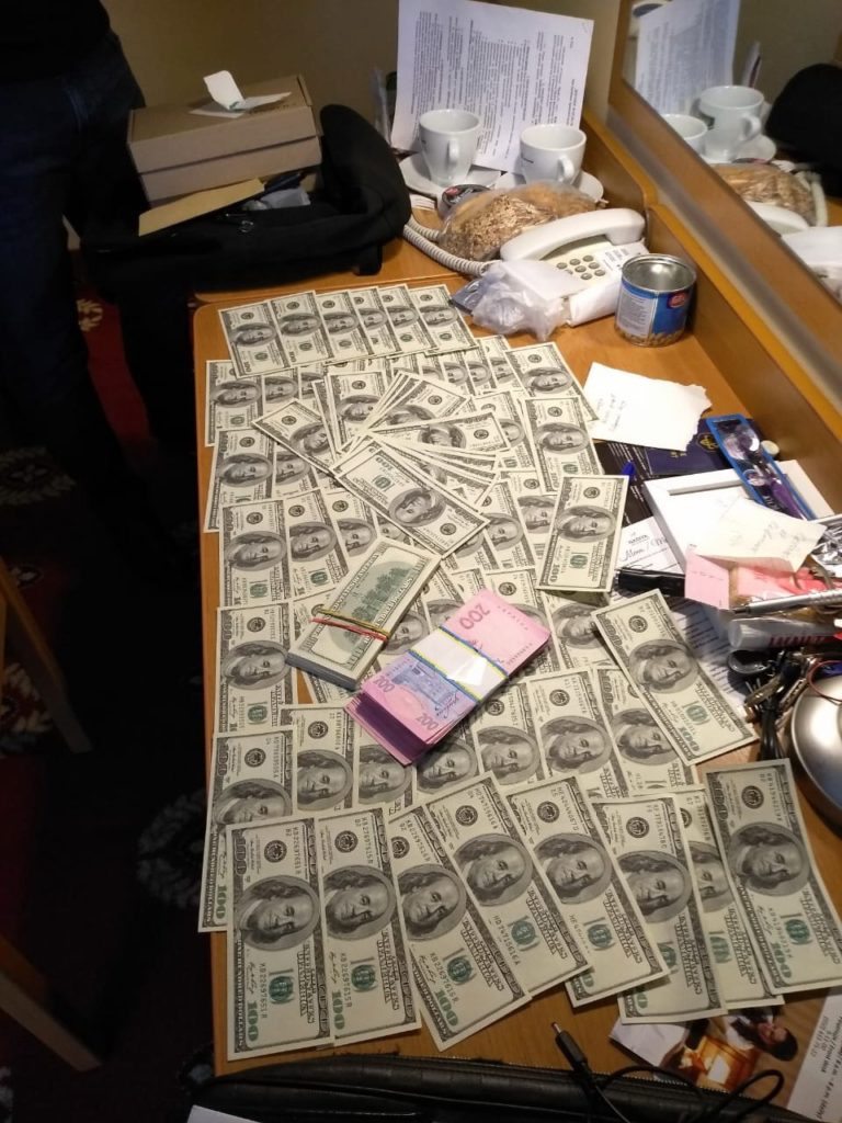 “Батьківщина” підкуповувала виборців та агітаторів нелегальними коштами: вилучено докази. Екслюзив “Прямого”