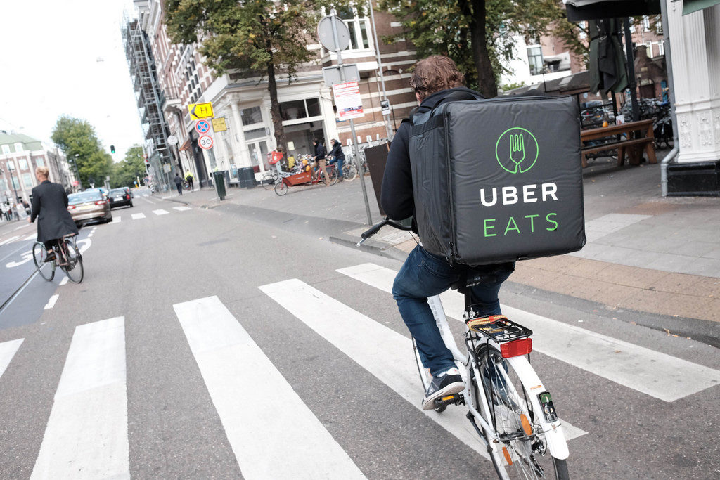 Uber Eats прекращает работу в Украине: известна причина