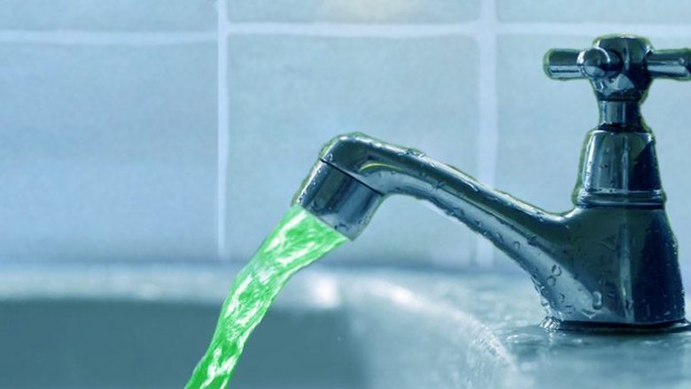 У Києві з кранів може текти жовто-зелена вода: відома причина