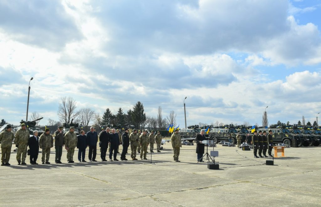 Никому не дадим дезорганизовать и разрушить армию и не сойдем с пути к победе — Порошенко