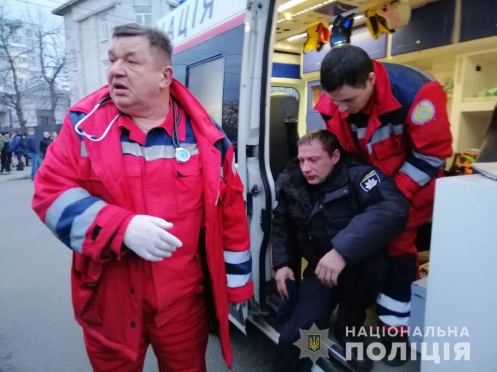 18 постраждалих правоохоронців та спроба штурм Адміністрації Президента – Нацкорпус влаштував сутички в Києві та Черкасах