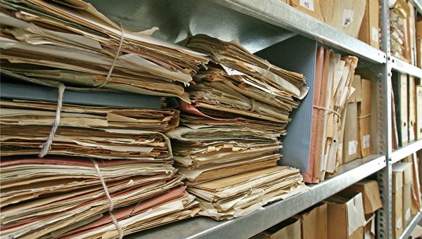 З будівлі апеляційного суду Києва шквальний вітер виніс частину справ