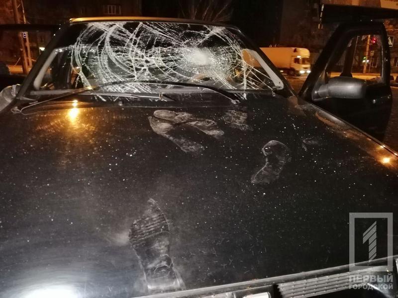 У Кривому Розі заблокували і розстріляли таксі з пасажирами: багато поранених