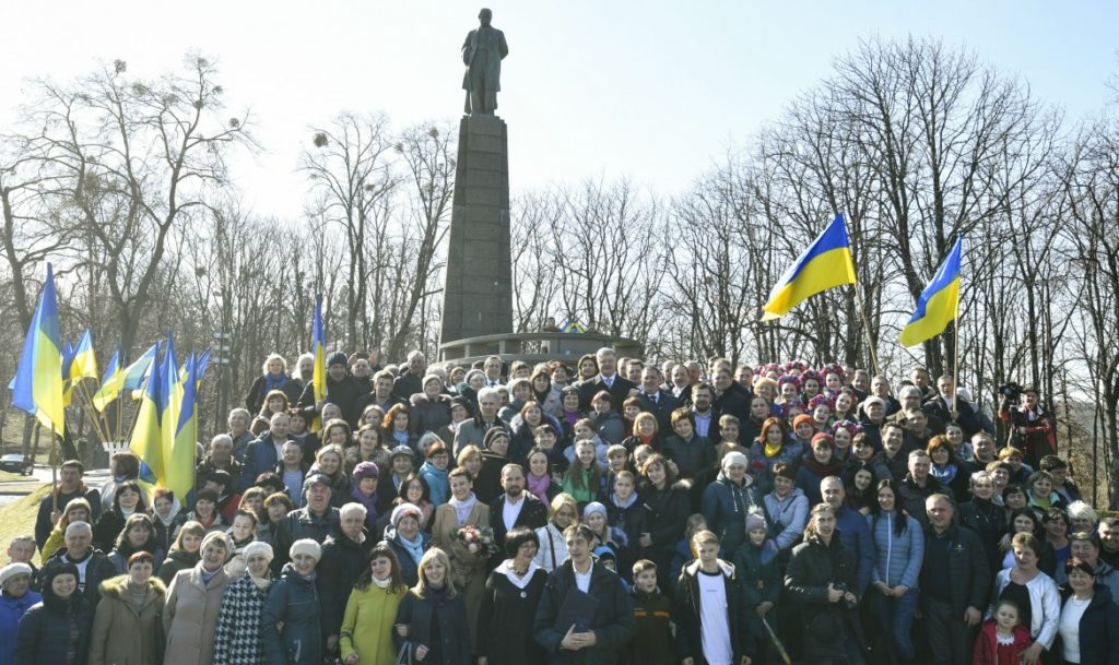 “Єдиномисліє подай і братолюбіє пошли” – Президент з дружиною вшанували пам’ять Великого Кобзаря