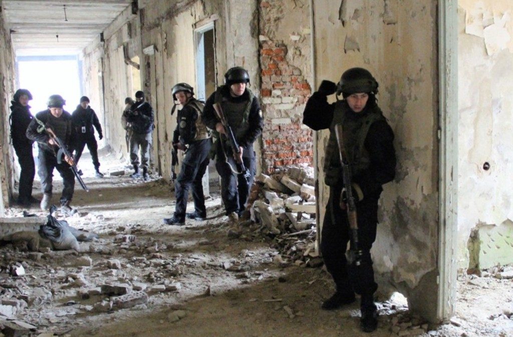 Украинские военнослужащие спецотряда OPFOR отработали тактику боя в городе: захватывающие фото