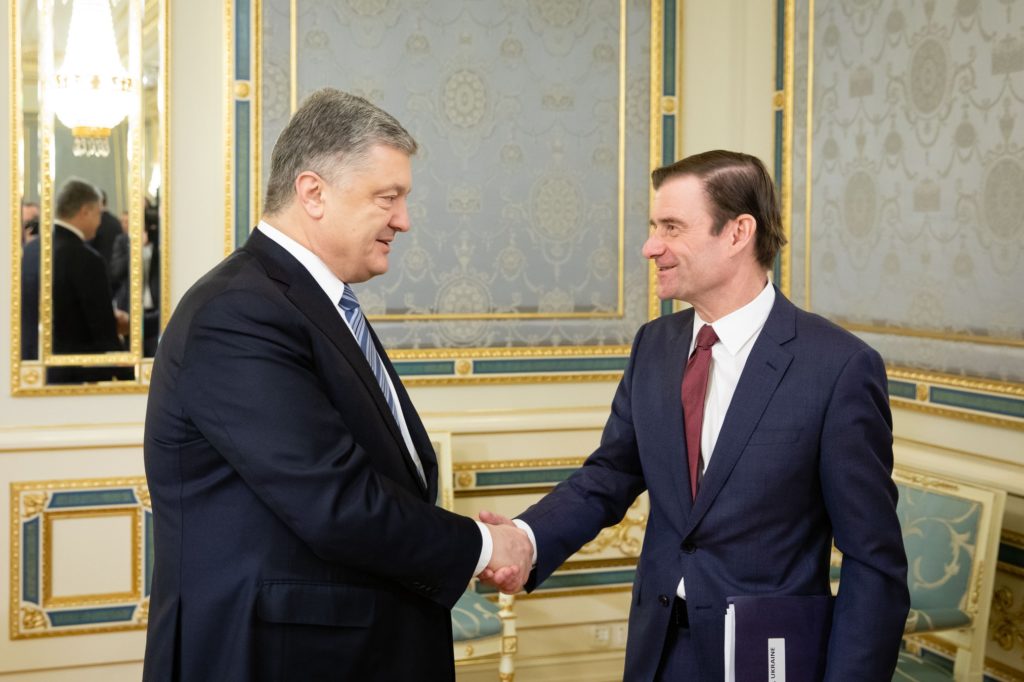 Порошенко обговорив з заступником держсекретаря США протидію агресії Росії у Чорному і Азовському морі