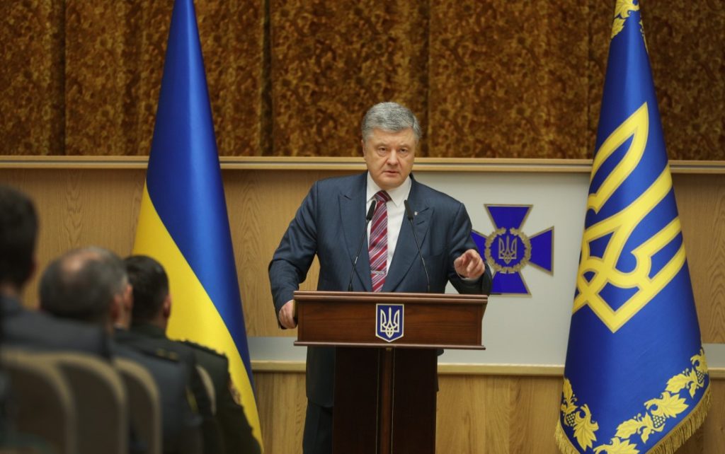 Путін хоче змінити євроатлантичний курс України через зрив виборів – Порошенко