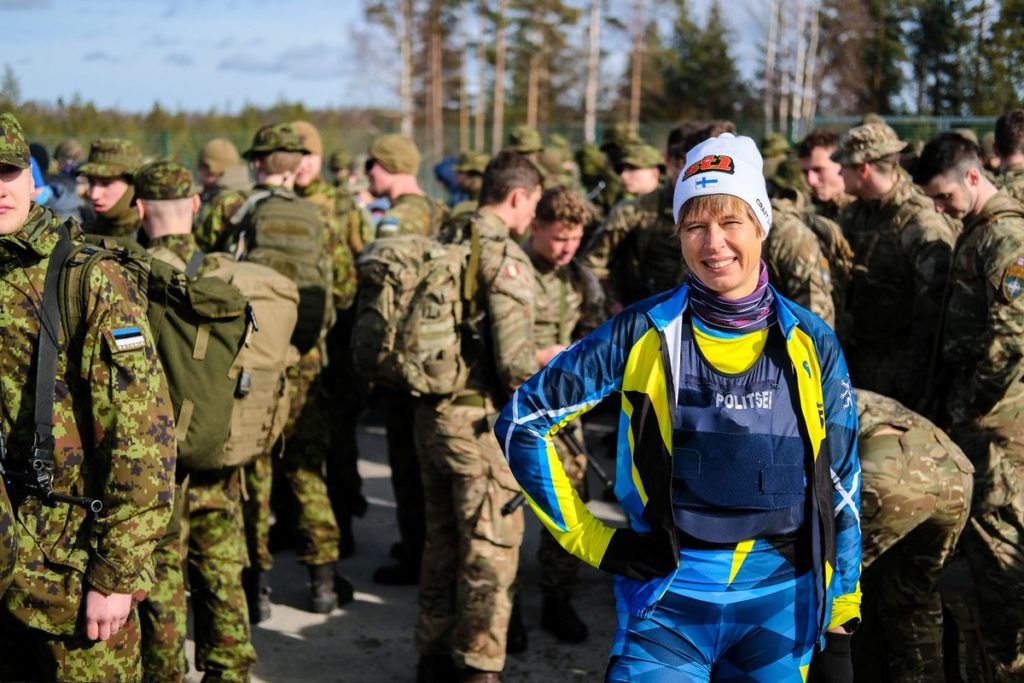 За 8 годин 30 кілометрів: президентка Естонії здійснила марш-кидок з військовими