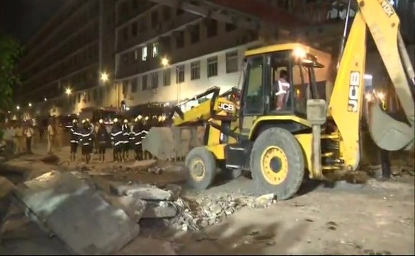 Обвал мосту в Індії: багато поранених та загиблих