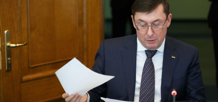 Журналісти сфальсифікували дані листувань фігурантів розслідувань в “Укроборонпромі” – Луценко