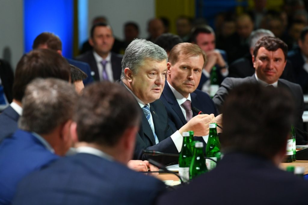 Щоб вижити, маючи сусідом Росію, Україна повинна мати сильне військо – Порошенко