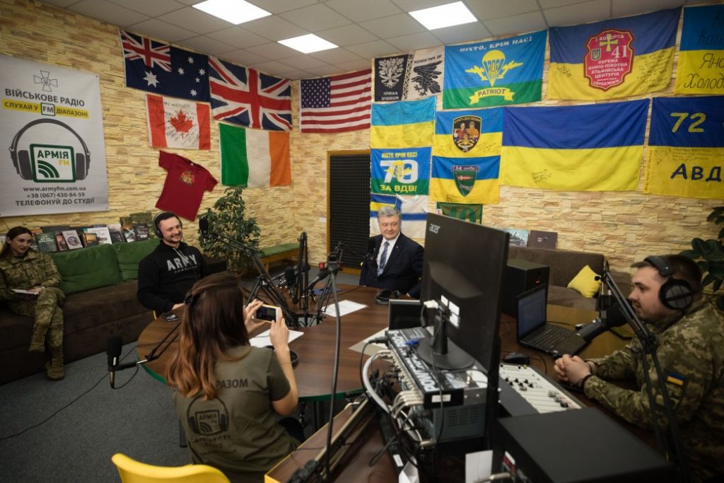 Не позволю нанести удар в спину украинской армии — Порошенко