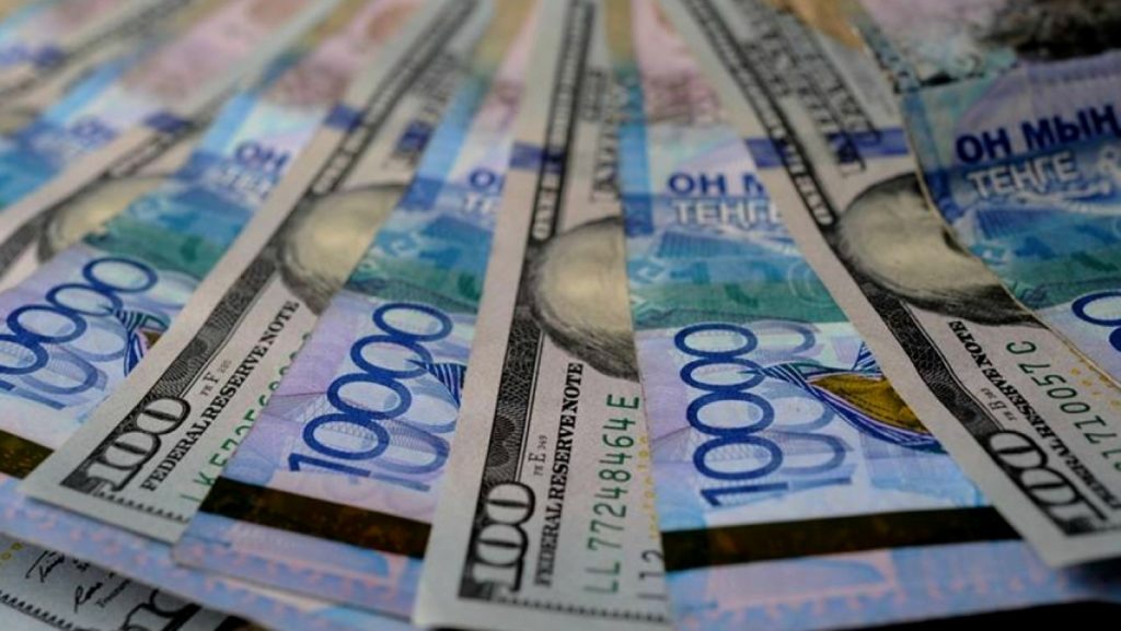 Журналист рассказала о колебаниях курса валют в Казахстане после отставки президента