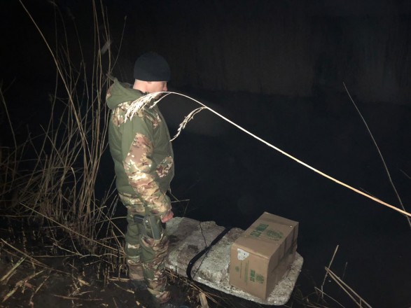 На плоту з пінопласту: контрабандисти оригінально намагалися завезти сигарети до України
