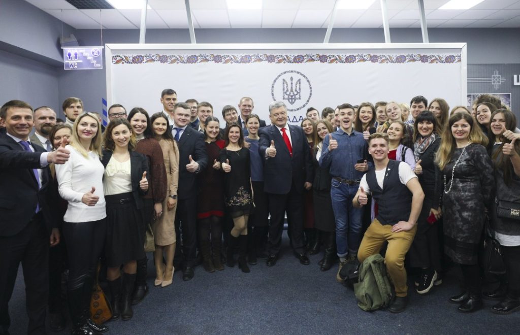 Дніпропетровщина стала прифронтовою фортецею і форпостом українства на сході – Порошенко