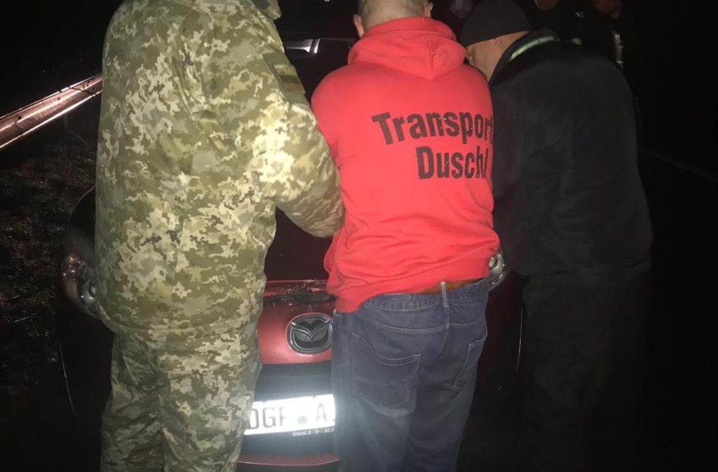 В Закарпатской области мужчина на авто на еврономерах со второго раза прорвал границу