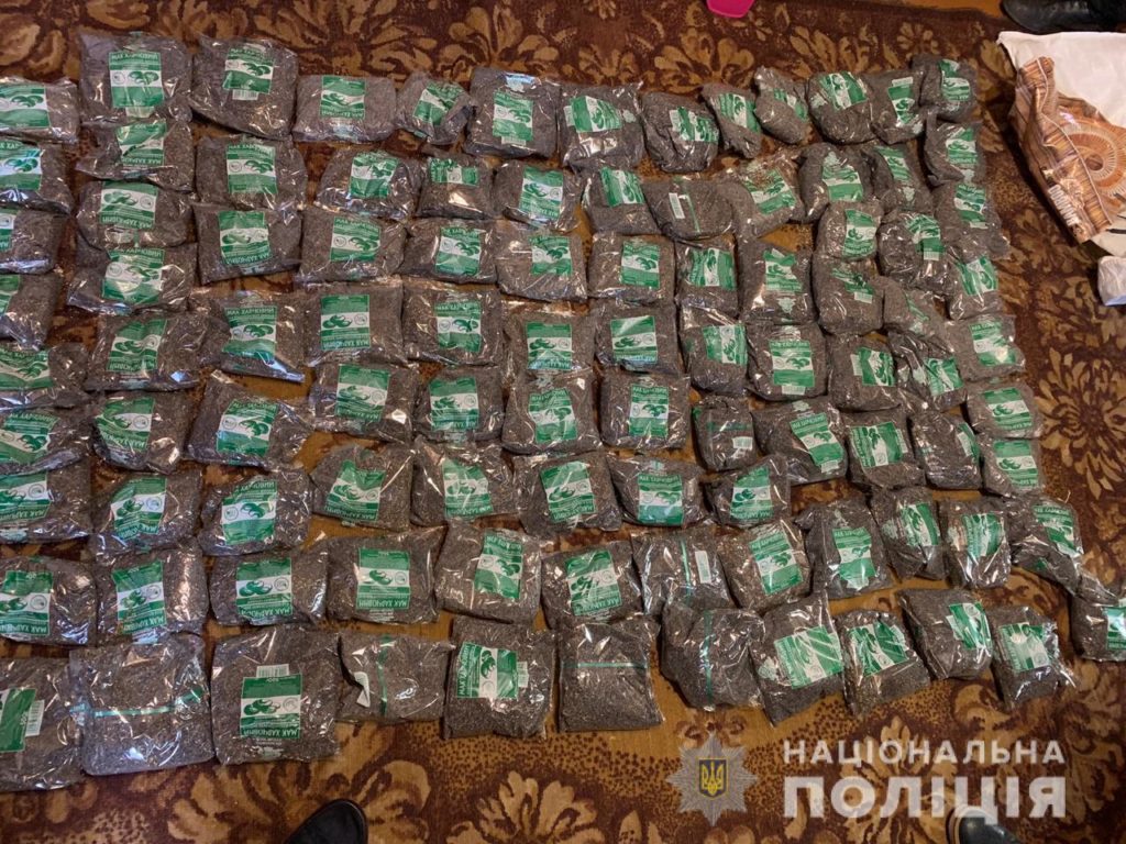 На Харківщині правоохоронці вилучили 65 кілограмів наркотичного маку
