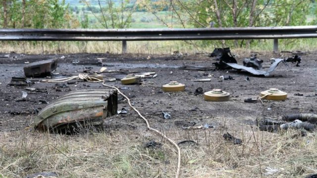 Щоб не втекли: росіяни мінують на Донбасі периметри “військових частин” терористів “ДНР/ЛНР”