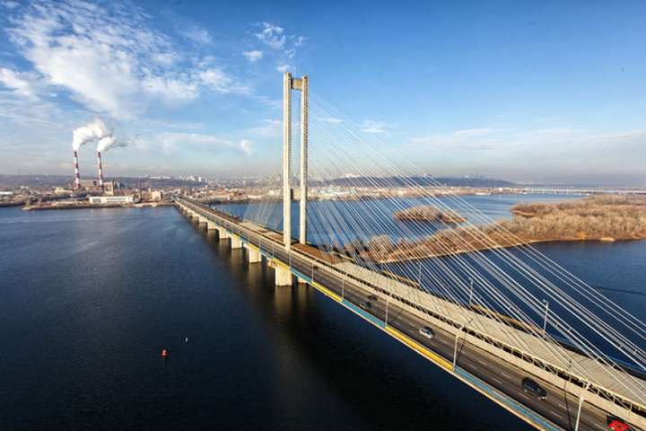 У Києві частково обмежать рух на Південному мосту: відомо дати
