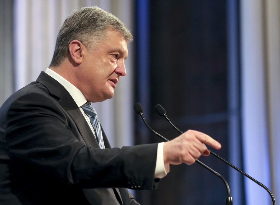 Зростання економіки має бути відчутним для пенсіонера, вчителя, лікаря, студента і забезпечити ефективні кроки у боротьбі з бідністю – Порошенко