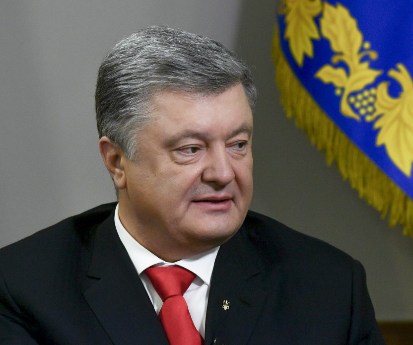 Порошенко доручив Нацбанку забезпечити безперебійну роботу всіх філіалів “ПриватБанку”