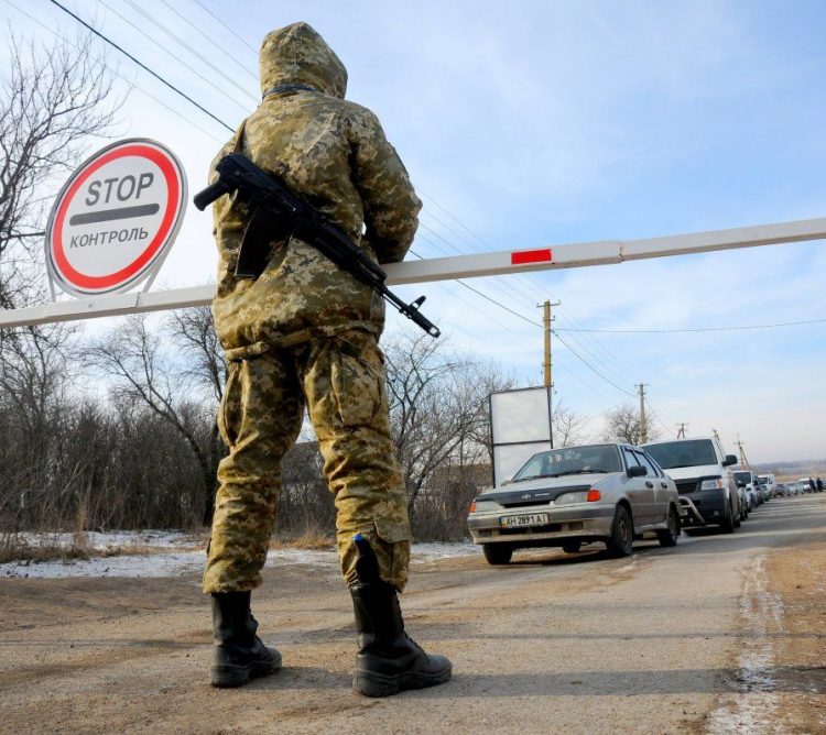 МЗС України має рекомендувати громадянам РФ покинути територію ОРДЛО – Гримчак назвав причину