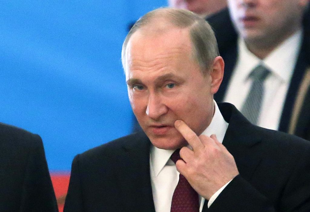 Ползучая аннексия: реакция соцсетей решения Путина о выдаче российских паспортов на Донбассе